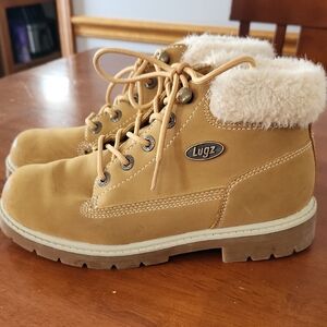 Lugz Drifter LX Chukka boots with a fur collar Size 6